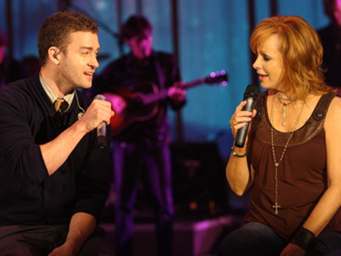 Reba and Justin sing 'The Only Promise That Remains.'