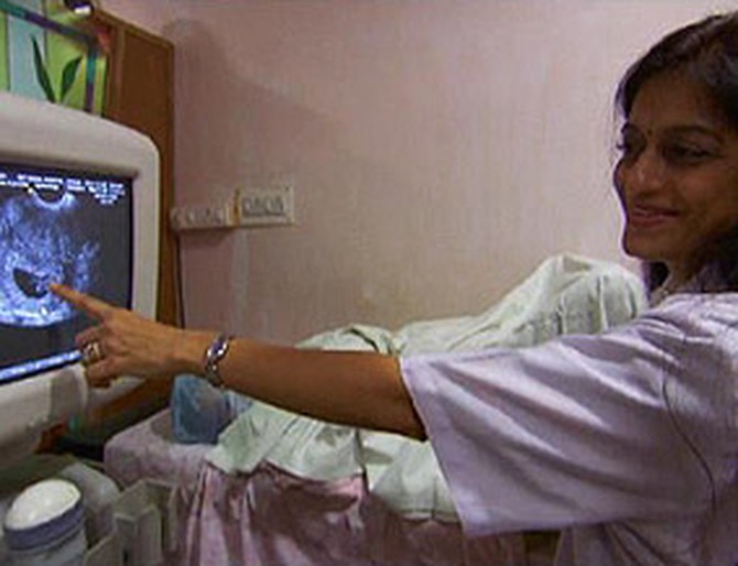 Dr. Patel shows Jennifer the ultrasound.