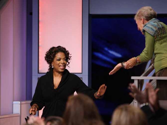 Oprah enters the studio for her interview with Bill Cosby and Dr. Alvin Poussaint.
