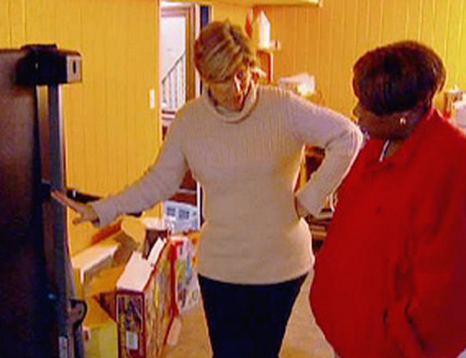 Suze Orman tours Kelly's home.