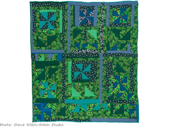 Housetop variation quilt by Essie B. Pettway