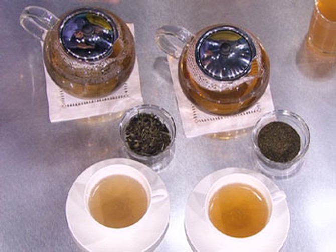 Green and white teas can reduce aging.