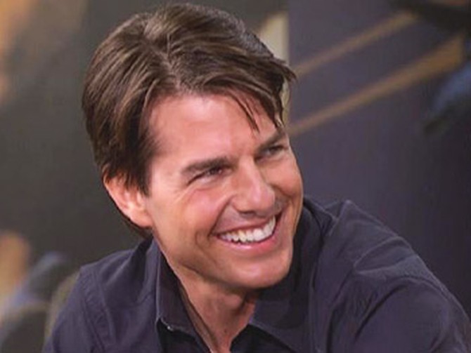 Tom Cruise talks about working as a team.