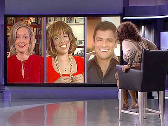 Ali Wentworth, Gayle King and Mark Consuelos talk about Barbara Walters