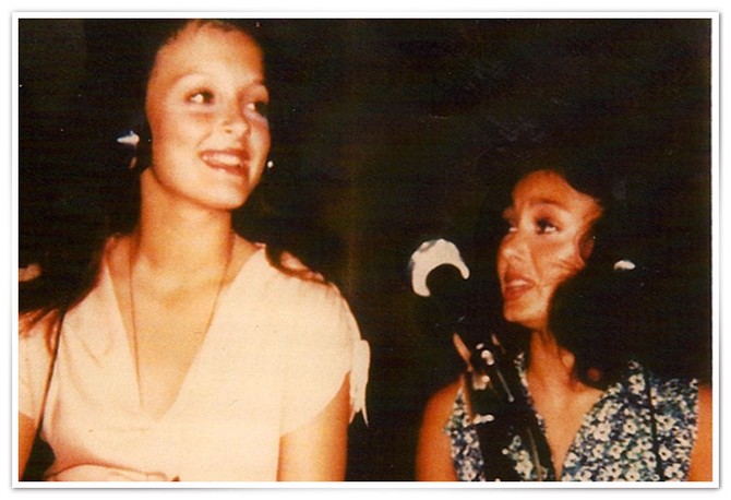 Naomi and Wynonna Judd singing together