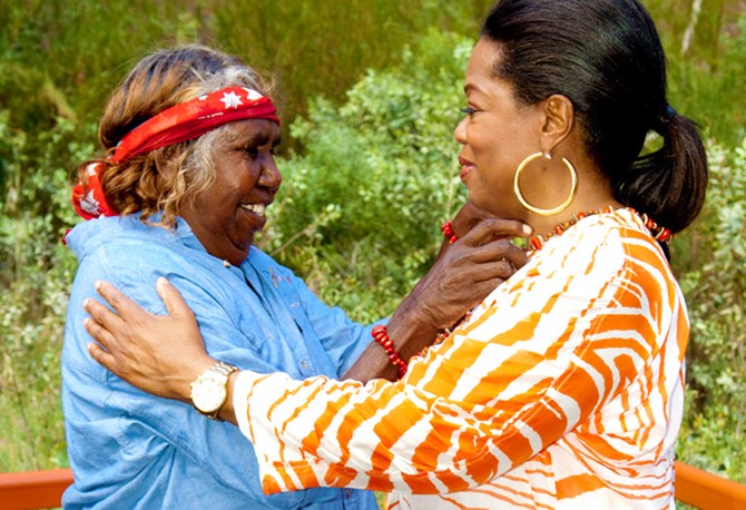 Oprah receives a gift from Judy, one of the guides at Uluru